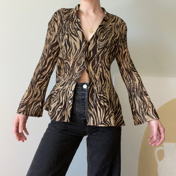 SOLD ON DEPOP Vintage Sheer Zebra Pattern Button Up Textured Blouse - Picture 4 of 9